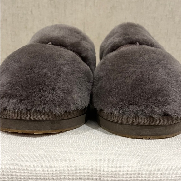 UGG Fluffy Charcoal Slippers-Women’s Size 9 - Picture 3 of 8